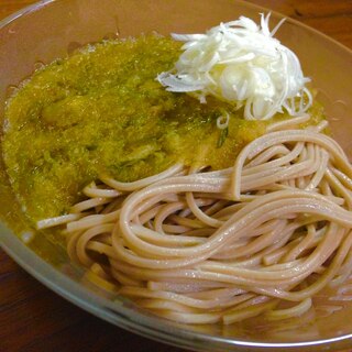 大根おろしの汁はビタミンCが豊富！冷やしおろし蕎麦